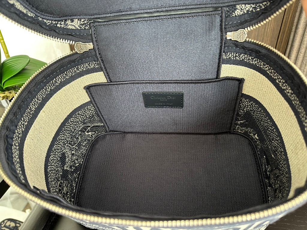 diortravel vanity 25 black embroidery
