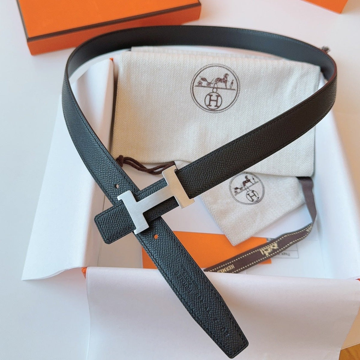 MINI H BELT BUCKLE & REVERSIBLE BLACK LEATHER STRAP 24 MM SILVER HARDWARE