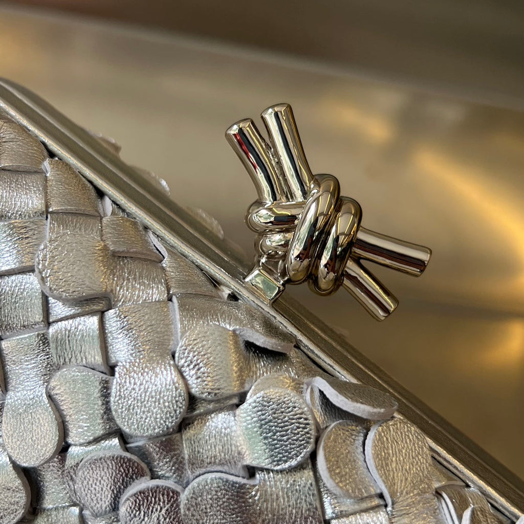 SILVER KNOT 19 IN SILVER LAMBSKIN