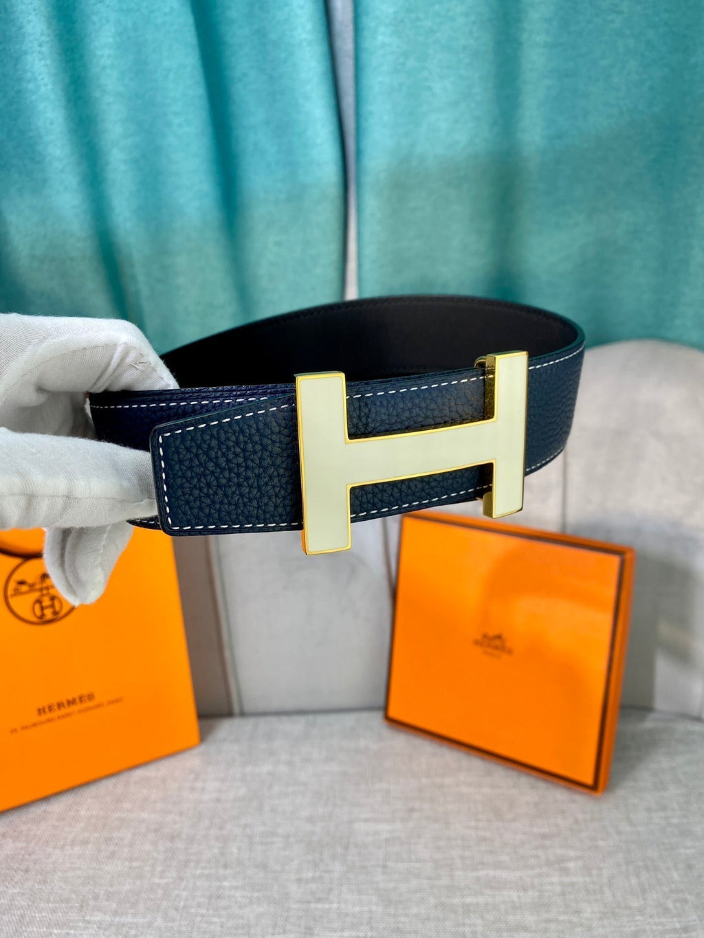HM CONSTANCE BELT BUCKLE & REVERSIBLE NAVY BLUE LEATHER STRAP 38MM GOLD HARDWARE