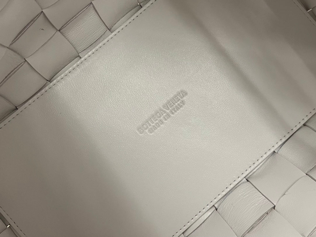 MEDIUM 28 CASSETTE WHITE LAMBSKIN