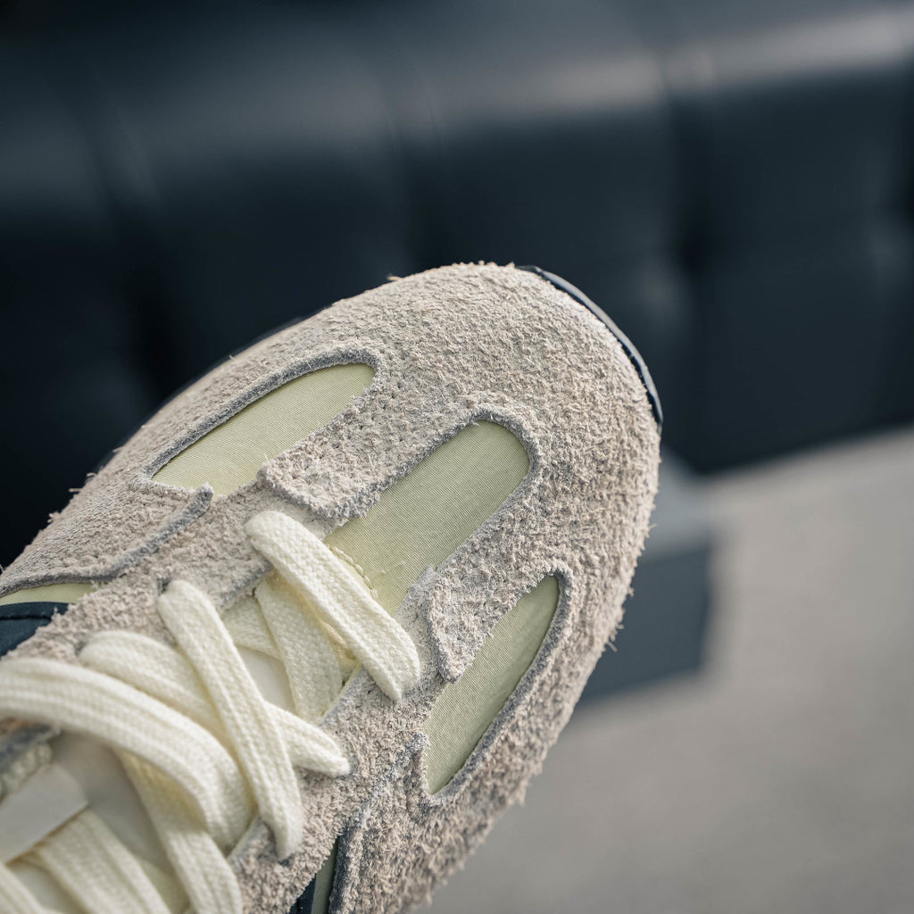 New Balance 471 "Linen / Angora / Black"