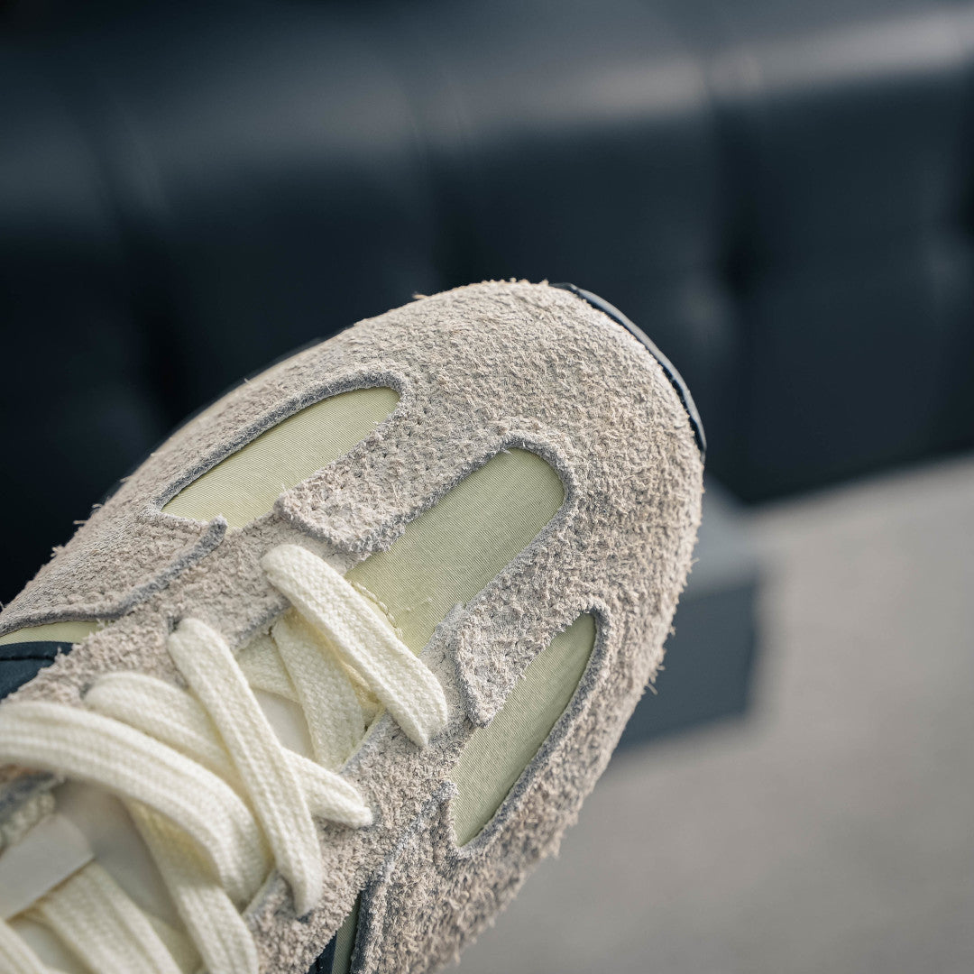New Balance 471 "Linen / Angora / Black"