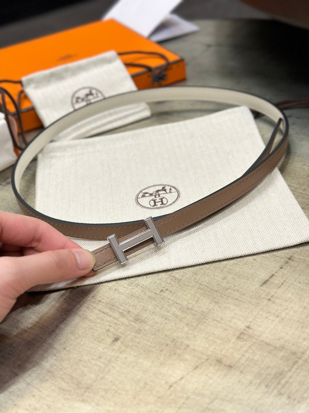 HM FOCUS BUCKLE & REVERSIBLE PEANUT BROWN AND WHITE LEATHER STRAP 13MM SILVER HARDWARE