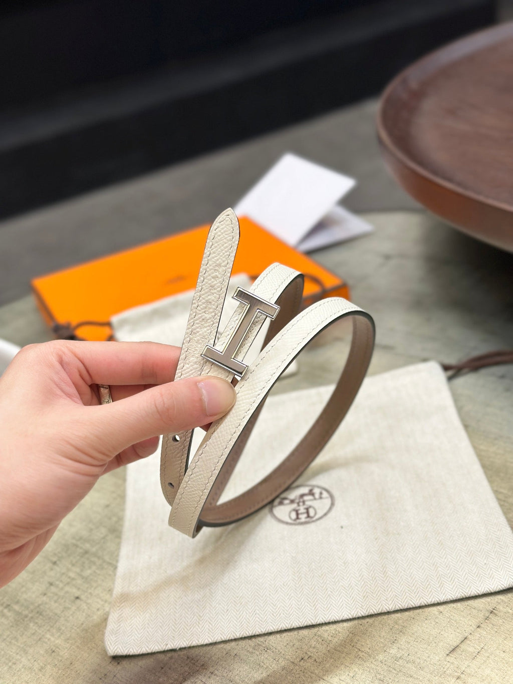 HM FOCUS BUCKLE & REVERSIBLE PEANUT BROWN AND WHITE LEATHER STRAP 13MM SILVER HARDWARE