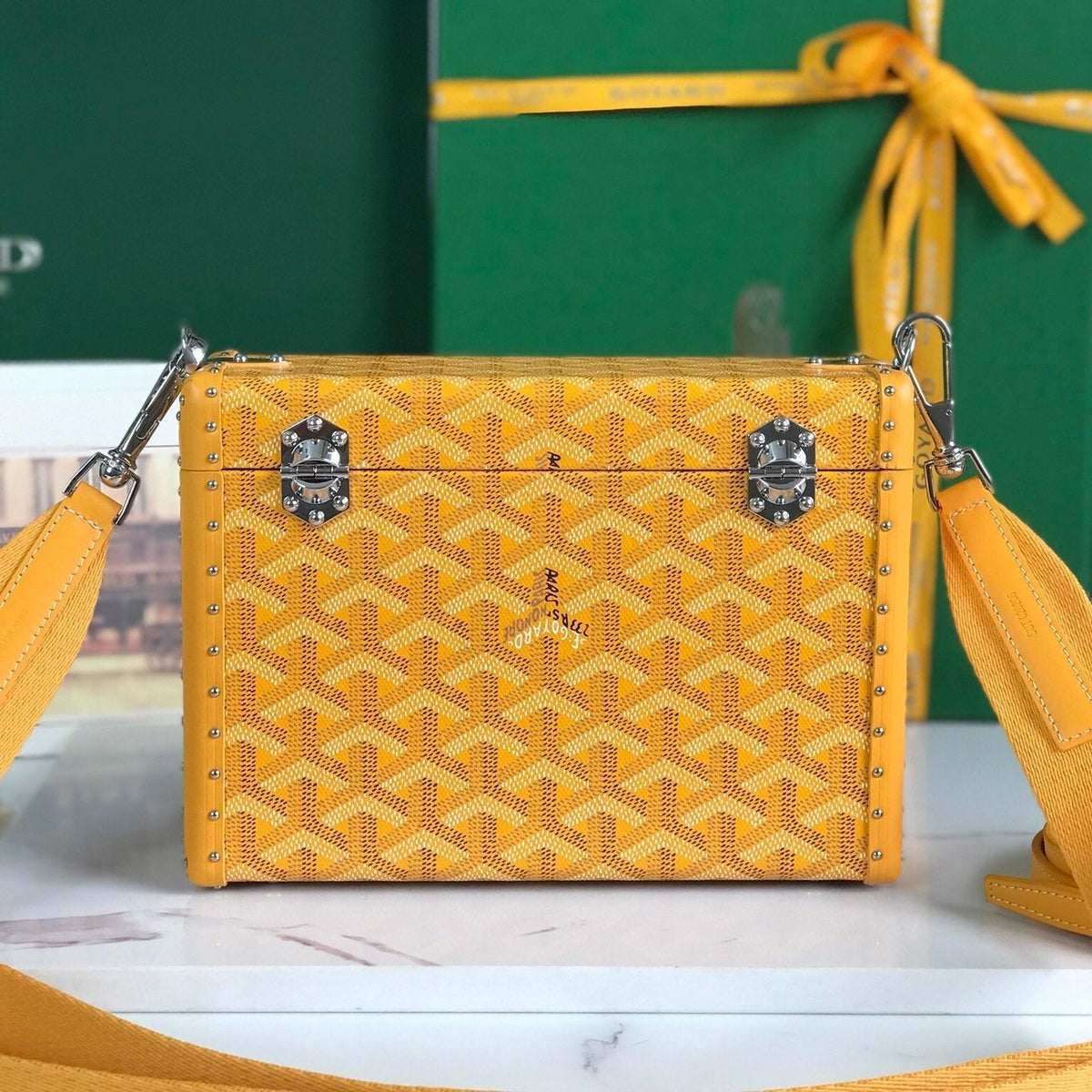 CASSETTE TRUNK BAG 21 IN YELLOW GOYARDINE CANVAS & CLAMECY COWHIDE