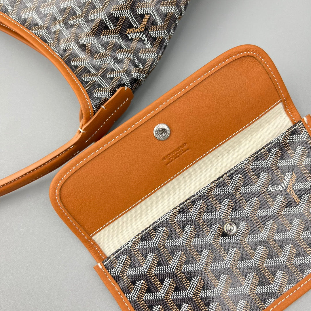 HOBO BOHÈME 34 IN BROWN GOYARDINE CANVAS AND CALFSKIN
