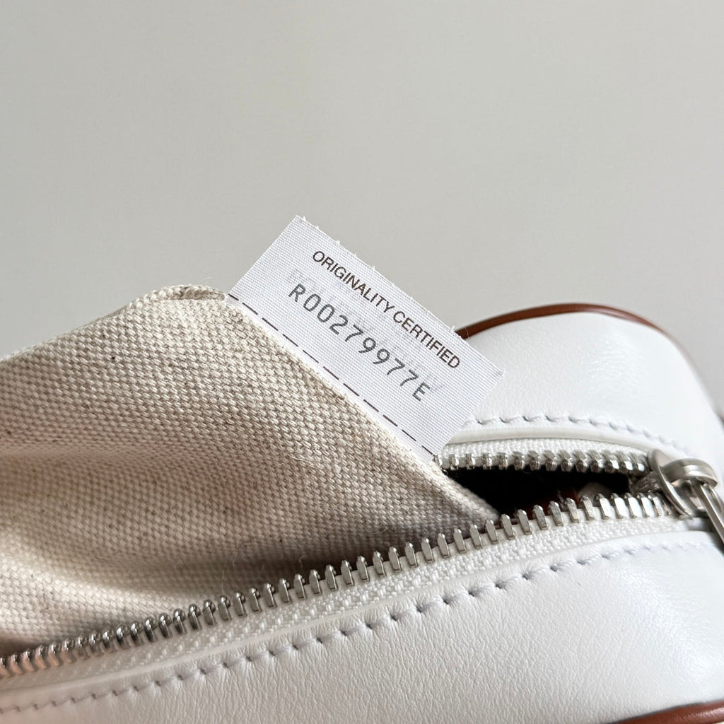BV 25 Small Intrecciato Camera Bag 24.5cm White Cowhide HW