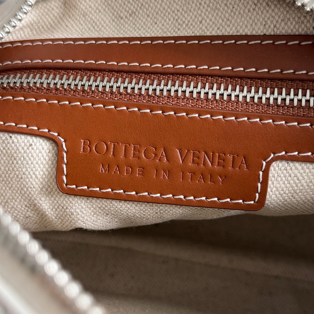 BV 25 Small Intrecciato Camera Bag 24.5cm White Cowhide HW