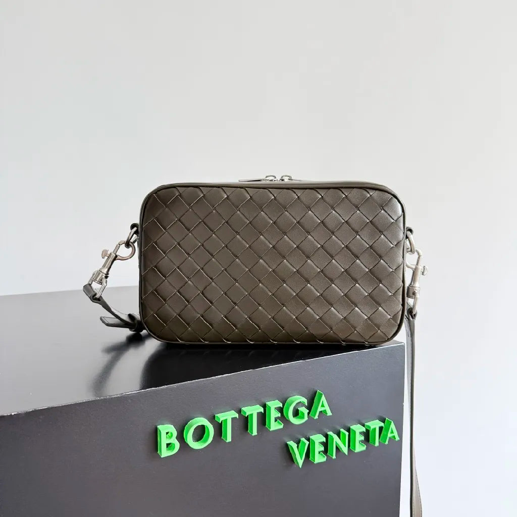 BV 25 Small Intrecciato Camera Bag 24.5cm Olive Green Cowhide HW
