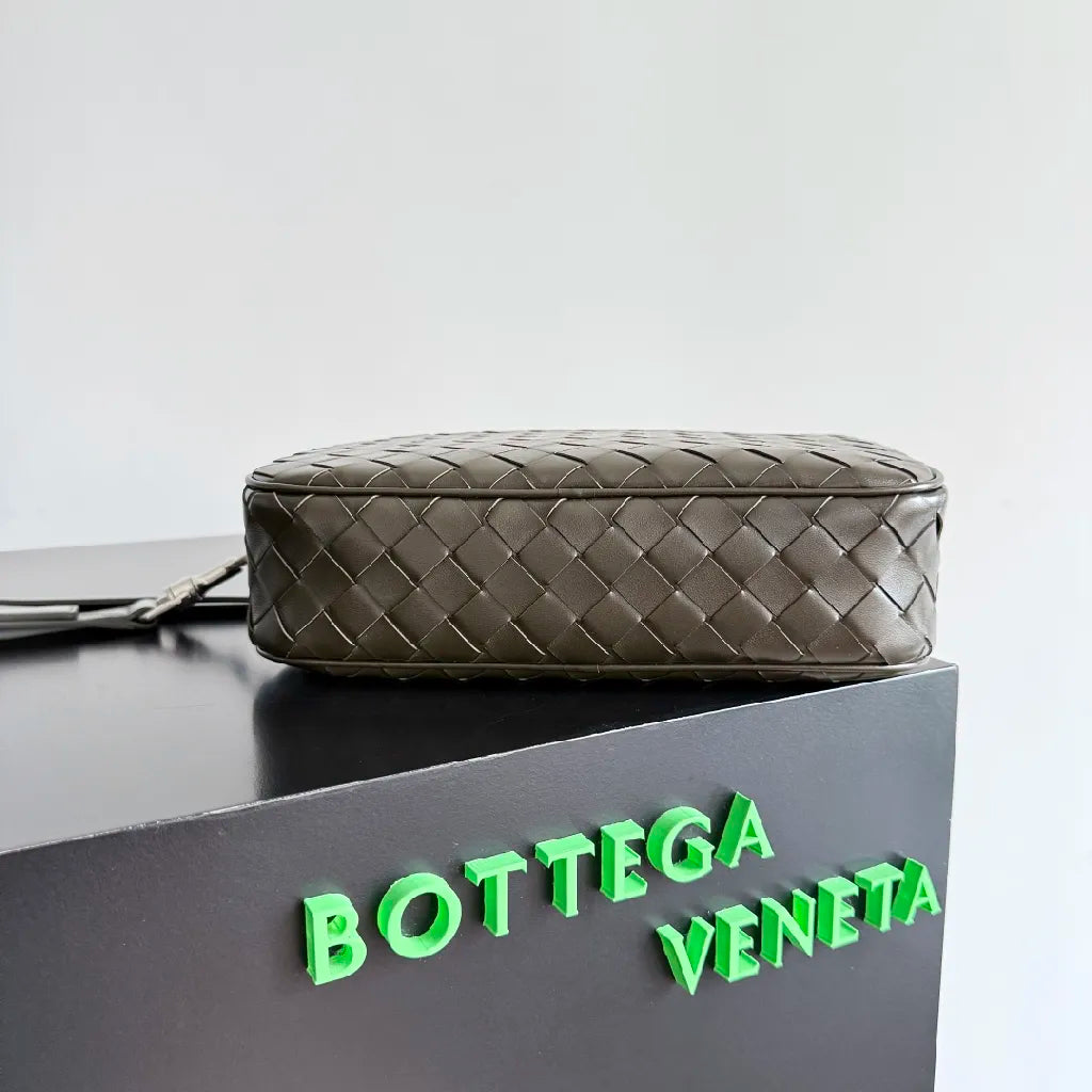 BV 25 Small Intrecciato Camera Bag 24.5cm Olive Green Cowhide HW