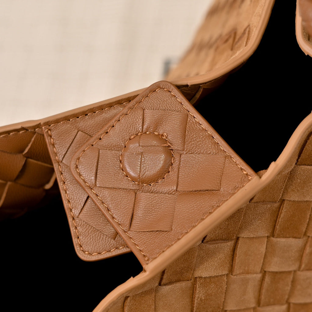 BV 26s Parachute Bag Brown Intrecciato Suede 291415