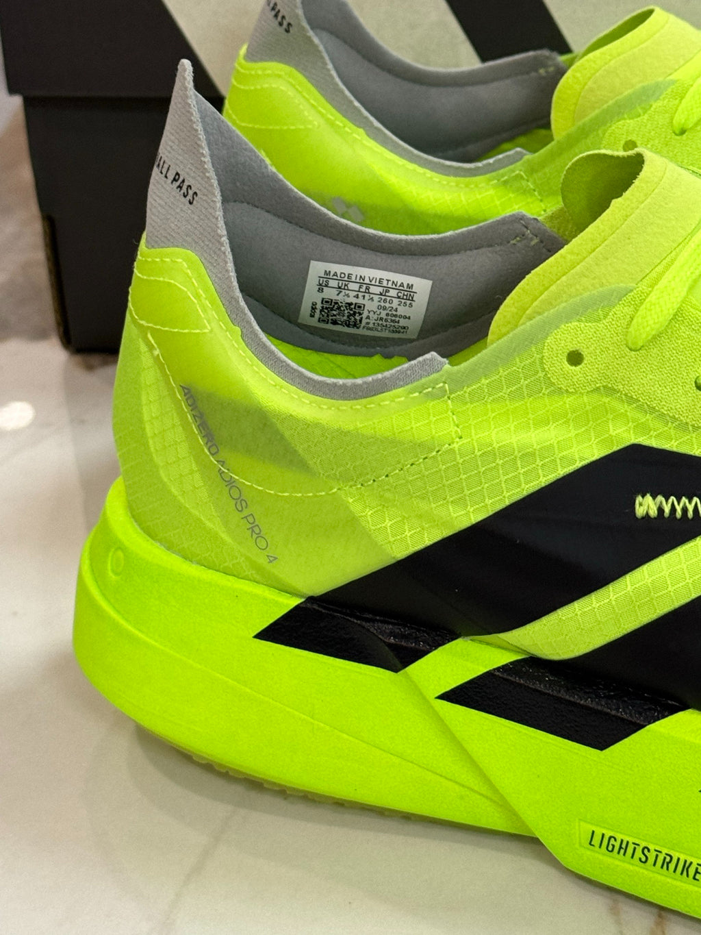 标准品牌版： adidas Adizero Adios Pro 4 Running Shoes - Solar Yellow / Core Black