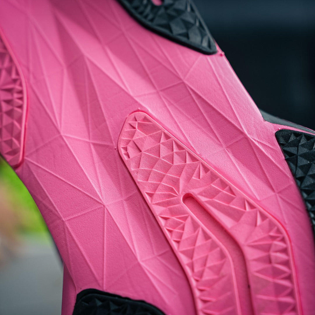 New Balance FuelCell Rebel v4 "Ultra Pink / Black"