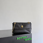 BV 26s Madison Bag 27cm Black Intrecciato Leather