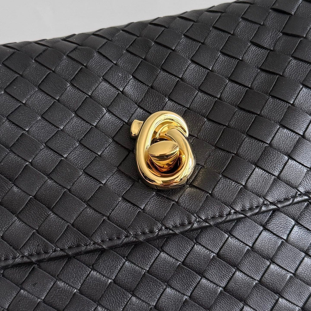 BV 26s Madison Bag 27cm Black Intrecciato Leather