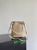 BV Andiamo Small Bucket Bag Light Begie 30cm Lambskin 855759