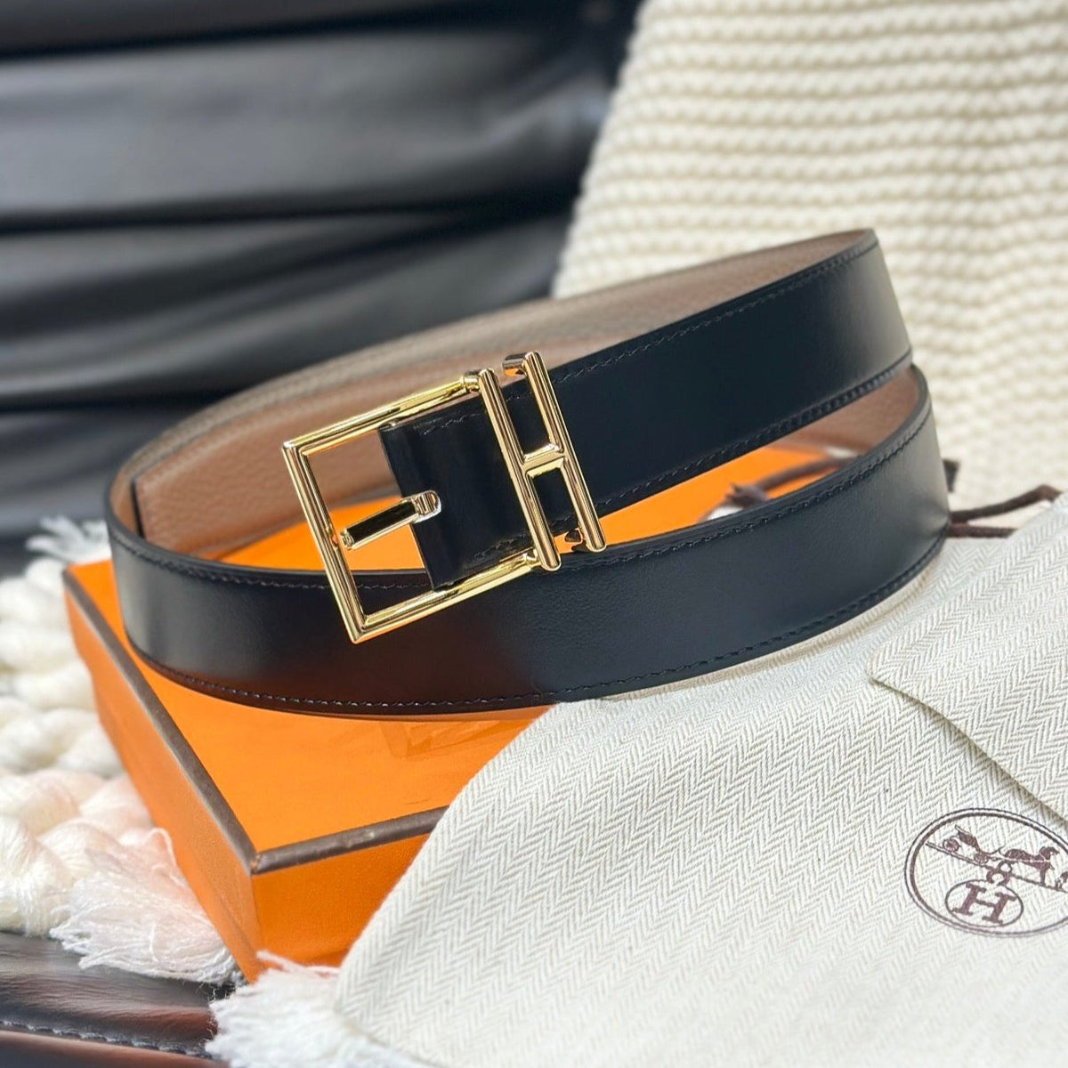 HM NATHAN 32MM REVERSIBLE BELT IN BLACK AND TAN LEATHER GOLD BUCKLE