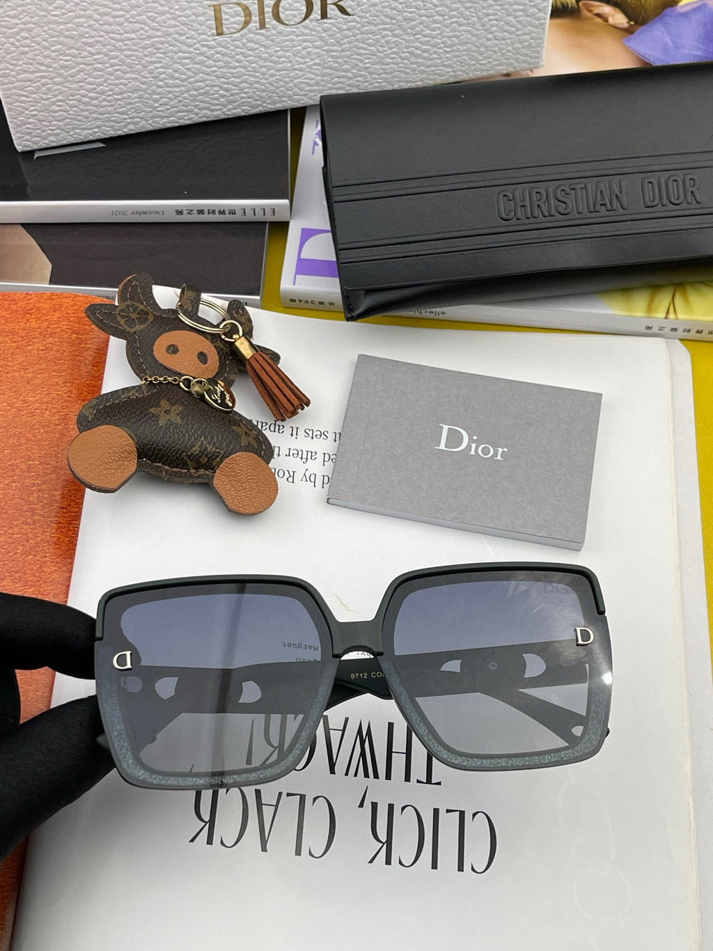 MONTAIGNE SQUARE SUNGLASS CD7129 IN ACETATE