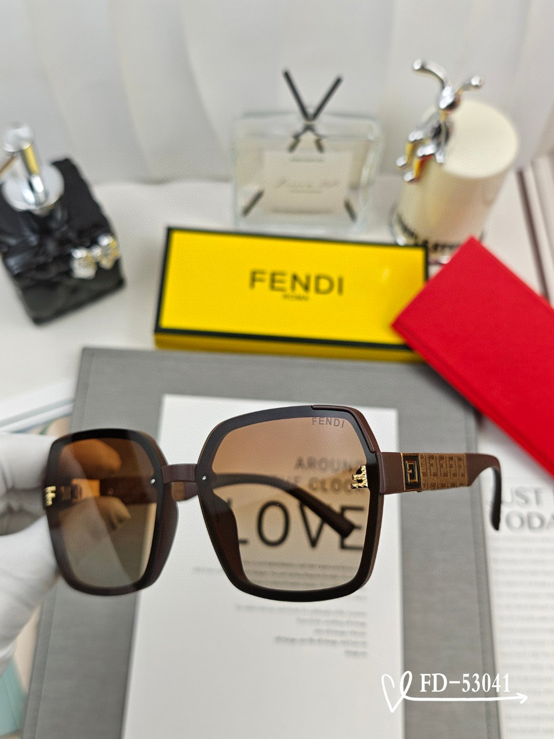 Fendi Sunglasses 558278