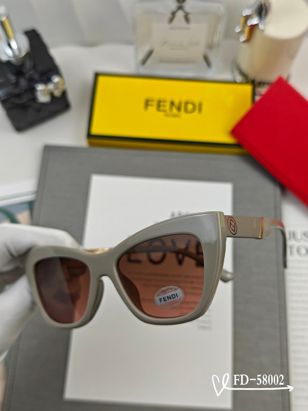 Fendi Sunglasses 558279