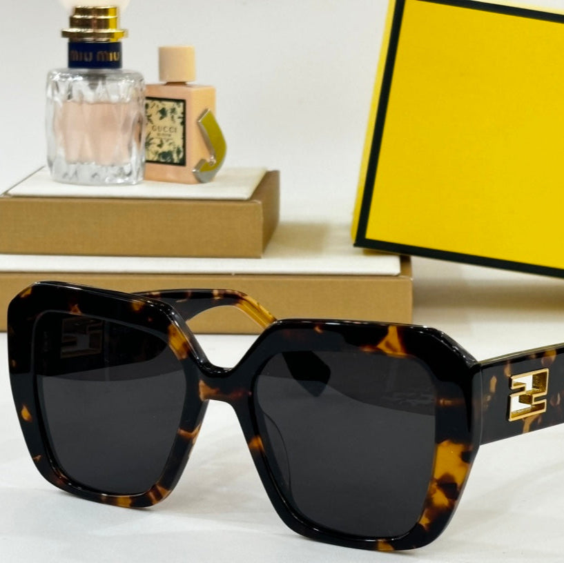 OVERSIZED FIRST CRYSTAL SQUARE FRAME SUNGLASSES FE40105 IN ACETATE