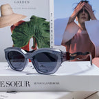 LOGO CAT EYE SUNGLASSES 513006 IN BLACK AND GREY CLEAR ACETATE WAVY FRAME